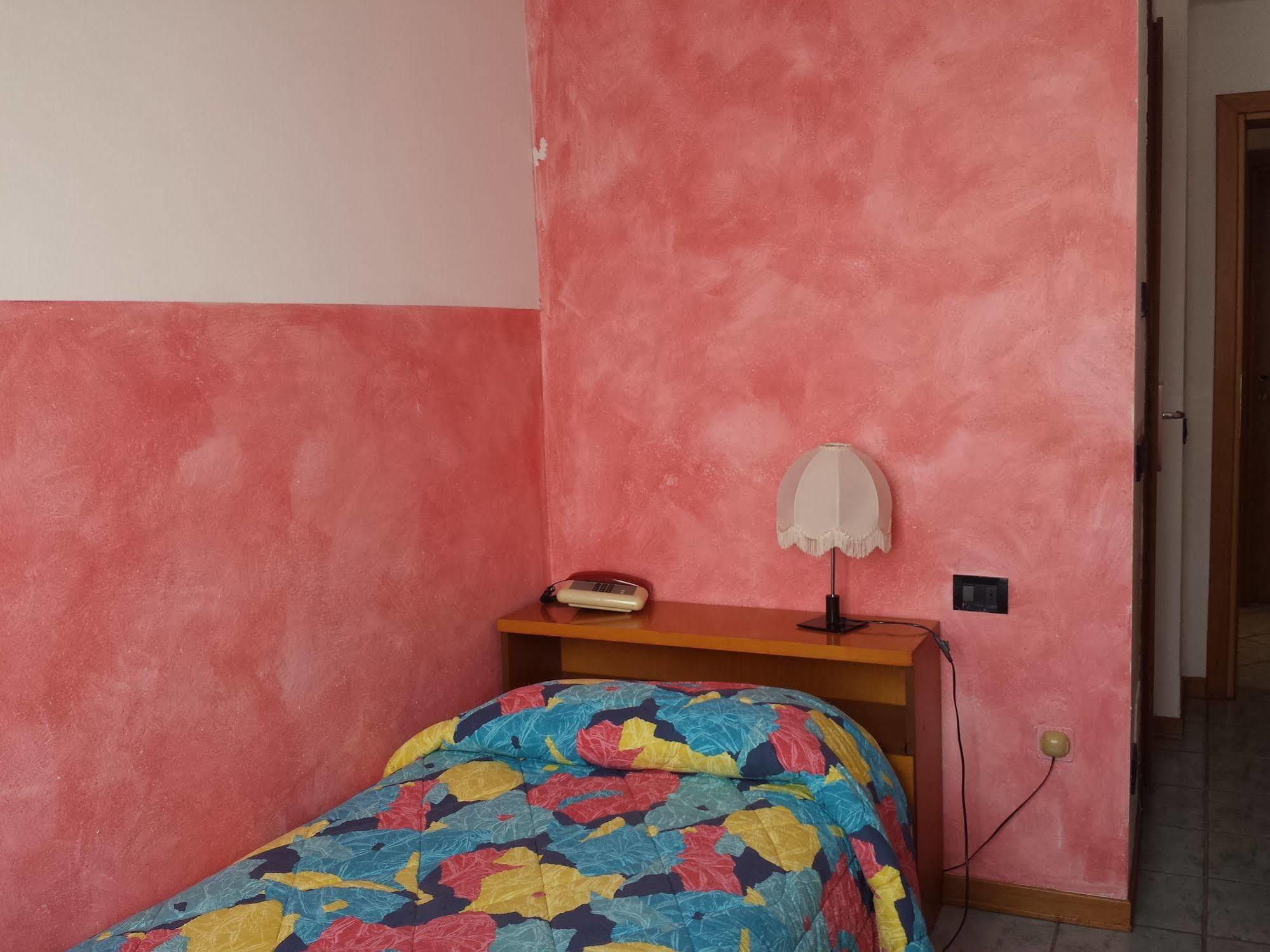Hotel Stazione Paratico Eksteriør billede
